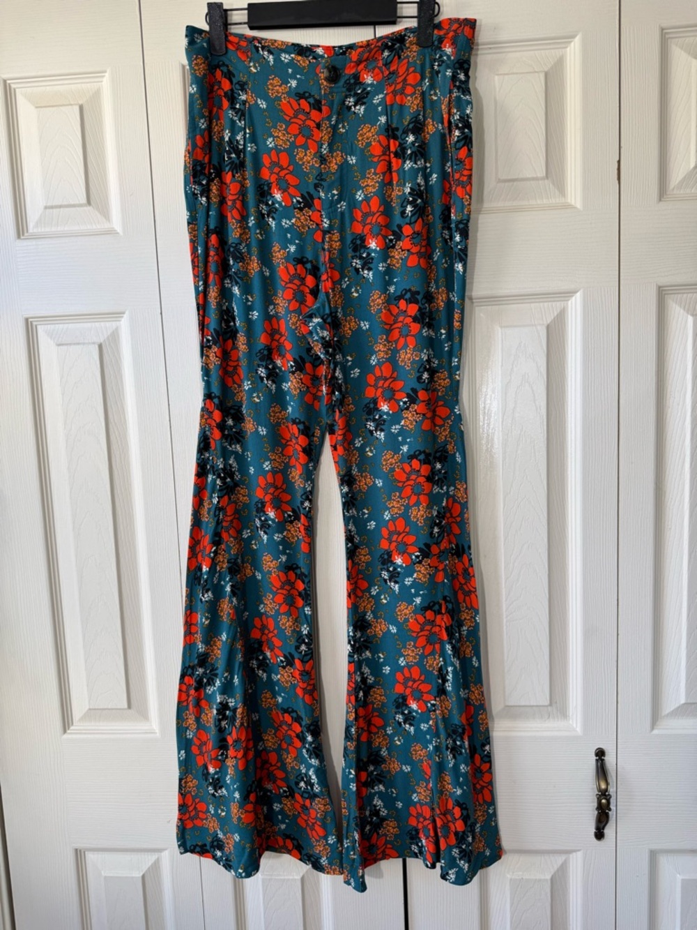 Free People Can't Take my Eyes off You Floral Bell Bottom Flare Pants Size Small - Picture 3 of 12